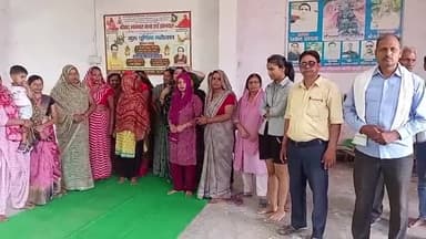 शिकोहाबाद: मोहल्ला खेड़ा में कन्ही की बगीची के पास विधुती करण न होने विजली विभाग द्वारा पैसा मांगने पर प्रदर्शन