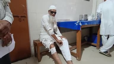 टीकमगढ़: ढोंगा रोड स्थित तेल फैक्ट्री से सड़क पर फैला तेल, फिसलन से दो लोग घायल, जिला अस्पताल में उपचार जारी