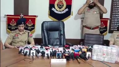 ਅੰਮ੍ਰਿਤਸਰ 2: ਪੁਲਿਸ ਲਾਈਨ ਦੇ ਵਿੱਚ ਅੰਮ੍ਰਿਤਸਰ ਦੇ ਪੁਲਿਸ ਕਮਿਸ਼ਨਰ ਵੱਲੋਂ ਕੀਤੀ ਗਈ ਪ੍ਰੈਸ ਵਾਰਤਾ ਤਿੰਨ ਨੌਜਵਾਨਾਂ ਨੂੰ ਕੀਤਾ ਗਿਆ ਗ੍ਰਿਫਤਾਰ