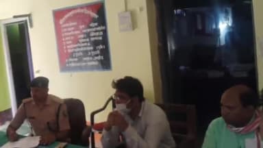 बलिया: बलिया थाना परिसर में भूमि विवाद के मामलों के निपटारे के लिए जनता दरबार का आयोजन