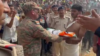 कौआकोल: कारगिल में शहीद हुए मनीष कुमार का उनके पैतृक गांव पांडेगंगोट में शनिवार को पंचतत्व में विलीन