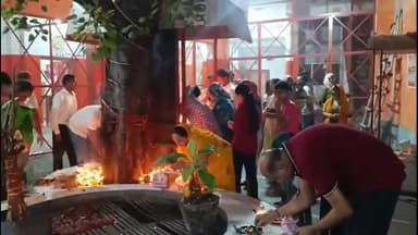 धनौरा: गजरौला में स्थित शनिदेव मंदिर पर शनिवार को हजारों की तादाद में दीप जलते हैं भक्ति के साथ