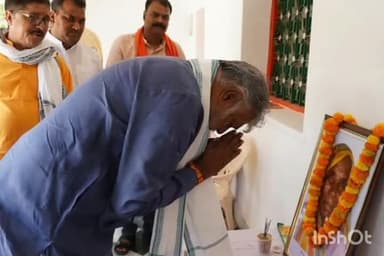 चितरंगी: राज्य मंत्री राधा सिंह के दादी सास को श्रद्धांजलि देने चितरंगी निवास पर पहुंचे कैबिनेट मंत्री प्रहलाद सिंह पटेल