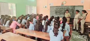 शिवहर: विभिन्न विद्यालयों में महिला पुलिस अधिकारी ने छात्रों को आत्मनिर्भर बनने के लिए जागरूकता अभियान चलाया