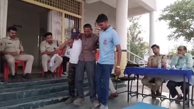 रैपुरा: रैपुरा थाना प्रांगण में सिविल डिफेंस वालेंटियर्स का प्रशिक्षण, आपातकालीन स्थिति से निपटने के लिए दिया गया प्रशिक्षण