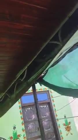 ##  गांव शफीपुरा में ये घटना रात 3:00 बजे की पड़ोसी की चादर उड़ने से kaduram प्रजापत की टीन टूट गई जिसमें सदस्य सो रहे थ