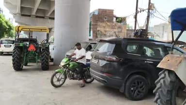 बीना: झांसी फाटक ओवरब्रिज के नीचे रखे वाहनों की वजह से आए दिन हो रही है दुर्घटनाएँ, लोग हो रहे परेशान #jansamasya