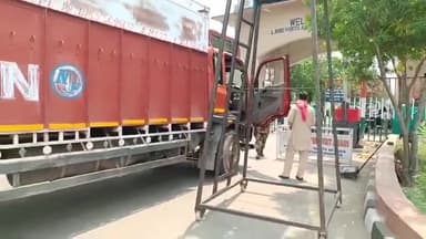 ਅੰਮ੍ਰਿਤਸਰ 2: ਅਟਾਰੀ ਬਾਰਡਰ ਤੇ ਭਾਰਤ ਪਾਕਿਸਤਾਨ ਦੇ ਤਨਾਵ ਨੂੰ ਲੈ ਕੇ ਪਿੰਡ ਵਾਸੀਆਂ ਨੂੰ ਕਰਨਾ ਪੈ ਰਿਹਾ ਮੁਸ਼ਕਿਲਾਂ #OPERATIONSINDOOR