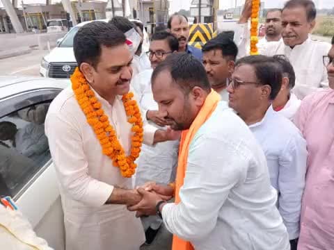 #उत्तर_प्रदेश_सरकार के माननीय #समाज_कल्याण #राज्य_मंत्री(#स्वतंत्र_प्रभार) आदरणीय श्री Asim Arun जी(पूर्व #आईपीएस)  जी का जनपद  आजमगढ  टोल प्लाजा पूर्वांचल एक्सप्रेस  सेहदा मे स्वागत करते हुए