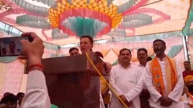 केंद्रीय राज्यमंत्री जितिन प्रसाद ने ललौरीखेड़ा ब्लाक परिसर में सड़कों का किया शिलान्यास, लोकार्पण देवस्वरूप पटेल मौजूद।