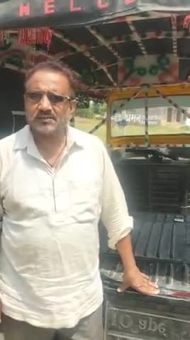 लोहरदगा: सेनहा के डाडू निवासी नैमुल अंसारी टेंपो से गिरा दो बोरा चप्पल ,लरंगो बाजार कर लौट रहे थे टेंपो में बंधा बोरा गिरा,अपील