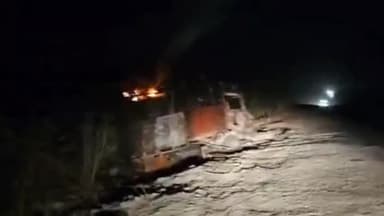 बटियागढ़: बटियागढ़ में पुलिस प्रशासन की लापरवाही, घटना के 2 दिन बाद भी ट्रकों की आग ठीक से नहीं बुझी, वीडियो वायरल