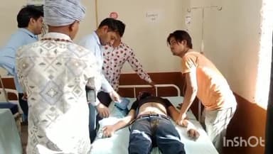 चूरू: खेत से आते हुए ढाढर सड़क पर अनियंत्रित होकर पलटी ट्रैक्टर-ट्रॉली, चालक हुआ घायल