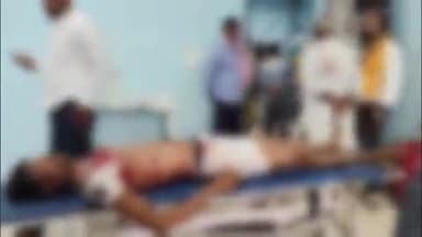 आरा: टाउन थाना क्षेत्र के सपना सिनेमा मोड़ स्थित अंबेडकर कॉलोनी में दरवाजे पर बैठे युवक की गोली मारकर हत्या