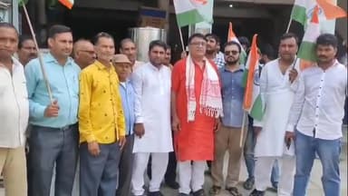 नौगावां सादात: नौगांवा तहसील क्षेत्र में भाजपा के पदाधिकारी ने निकाली तिरंगा यात्रा, पाकिस्तान मुर्दाबाद के लगे नारे