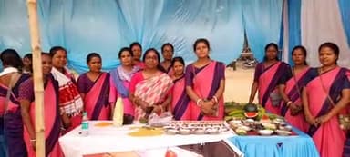 लोहरदगा: बाल विकास परियोजना की ओर से लोहरदगा जिला के 42वे स्थापना दिवस पर लगाए गए स्टॉल