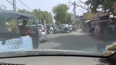 कानपुर: सिंहपुर चौराहे पर बाइक सवार ने कार में मारी टक्कर, कार चालक को पीटा