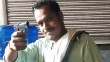 बेतिया: प्रखंड में युवक का पिस्टल के साथ फोटो सोशल मीडिया पर वायरल, जांच में जुटी पुलिस