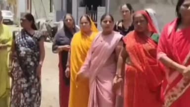 मंदसौर: वार्ड 21 में सड़क एवं मूलभूत सुविधाओं से वंचित क्षेत्र की महिलाओं ने किया प्रदर्शन, पार्षद पर लगाए आरोप #jansamasya