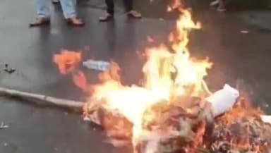 सिंगरौली: माजन मोड़ पर भाकपा ने मंत्री विजय शाह और डिप्टी सीएम जगदीश देवड़ा का पुतला जलाया, बर्खास्त करने की मांग