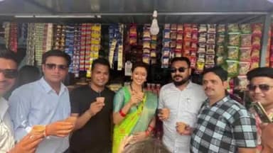 पूर्णागिरि: श्वेता माहरा के टनकपुर आगमन पर मयंक पंत, नितिन मंगला, अलप महर और मनीष बिष्ट ने बुके भेंट कर किया अभिनंदन