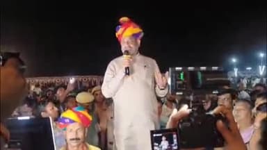 पीपलदा: लोकसभा अध्यक्ष बिरला ने देर रात गेता कस्बे में धाकड़ समाज के सामूहिक विवाह सम्मेलन में भाग लिया, वर-वधु को दिया आशीर्वाद