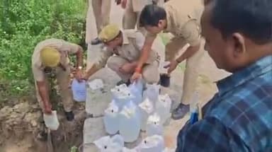 इकौना: नवीन मॉडर्न थाना श्रावस्ती क्षेत्र में पुलिस ने आबकारी अधिनियम से संबंधित 32 माल का कराया निस्तारण