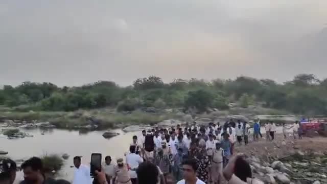 ఆత్మకూరు ఎం: మండల శివారులోని వ్యవసాయ బావిలో దూకి వివాహిత ఆత్మహత్య చేసుకుని మృతి