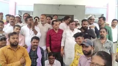 कोल: सुखमा कंपनी के विरोध में सफाई कर्मचारियों ने नगर निगम में किया प्रदर्शन, महापौर चोर है, लगाए नारे