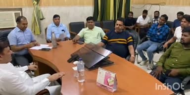 बागपत: मानदेय और कर्मचारियों को हटाने के विवाद पर नप कार्यालय बागपत में चेयरमैन और EO ने वार्ता कर समाधान किया