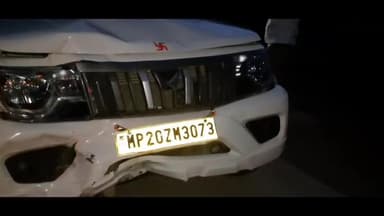 बड़वारा: ग्राम पठरा के पास तहसीलदार के वाहन से टकराकर बाइक सवार दो युवक घायल, बड़वारा अस्पताल में भर्ती