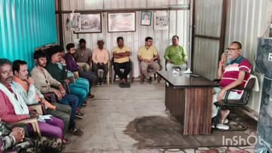 गुलाबगंज: तहसील क्षेत्र के एक दर्जन से अधिक लोगों ने समस्याओं के समाधान हेतु विधायक मुकेश टंडन को दिए आवेदन