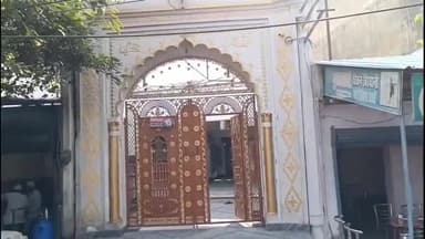 धनौरा: गजरौला के चौपला पर 60 साल पुरानी जामा मस्जिद में नमाज़ पढ़ने के लिए दूर-दूर से आते हैं लोग