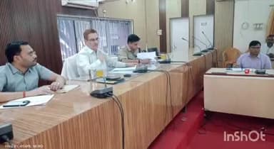 रॉबर्ट्सगंज: लोढ़ी कलेक्ट्रेट में डीएम और एसपी ने बिजली विभाग के अधिकारियों के साथ की बैठक, विद्युत व्यवस्था को सुचारू करने के लिए