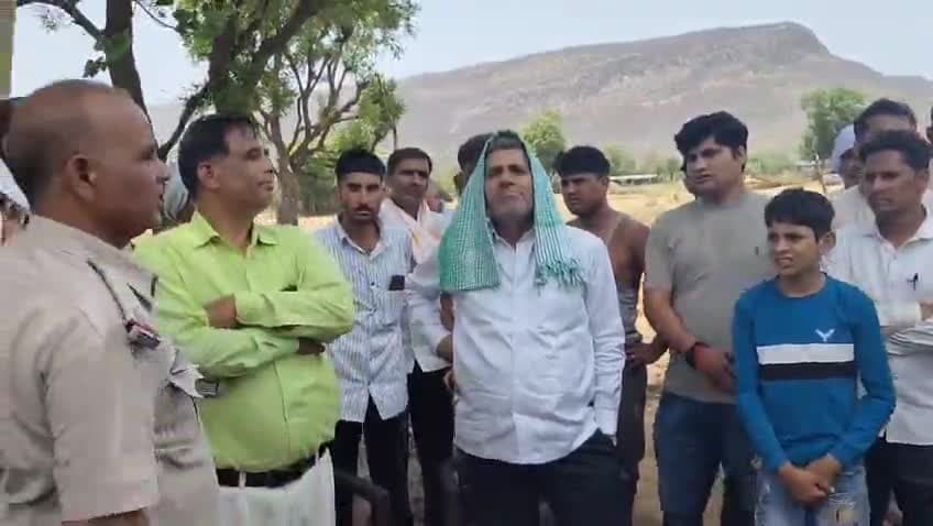 टहला : JVVNL डिस्काम टहला की लापरवाही से विधुतसोर्ट सर्किट लूज जाइंट के खुल जाने से जयसिंहपुरा में तीन भैंस सहित घर जले