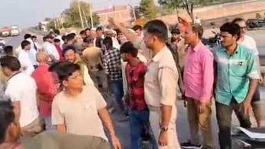 इटावा: फूफई के पास डीसीएम से टकराकर बाइक सवार दो दोस्त हुए घायल, पुलिस ने भिजवाया अस्पताल