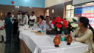 मुरादाबाद: मुख्यमंत्री युवा उद्यमी योजना को लेकर लगाया गया कैंप, युवाओं को किया गया जागरूक