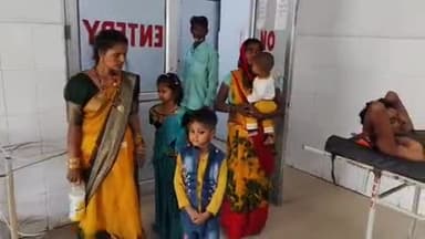 इटावा: भरथना के मोड़ी स्थित सेंगर नदी पुल पर दो ऑटो की भिड़ंत में दंपत्ति समेत 7 लोग घायल, जिला अस्पताल में भर्ती