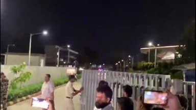 पटना ग्रामीण: पंडित धीरेंद्र शास्त्री पहुंचे पटना, कहा- ऑपरेशन सिंदूर की महिला आर्मी पर गर्व है