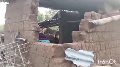 लातेहार: पेशरार पंचायत के विभिन्न गांवों में हाथियों के झुंड ने कई घरों को किया ध्वस्त