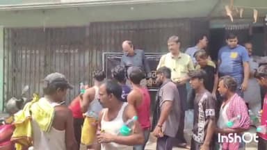 मुंगेर: मुंगेर सेवा मंच ने नगर निगम के सफाई कर्मियों को मुफ्त पानी और बिस्कुट दिए