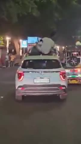 मुरादाबाद: चौधरी चरण सिंह चौक पर यातायात नियमों का उल्लंघन करते हुए वीडियो सोशल मीडिया पर वायरल, ऐसे स्टंट देखकर रह जाएंगे