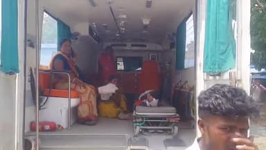 कुटुंबा: ढाब गांव के समीप अनियंत्रित पिकअप की टक्कर से बाइक सवार युवक गंभीर रूप से घायल, ससुराल से लौटते समय घटी घटना