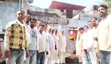 देश में संचार क्रांति सहित शांति सद्भाव सहित विकास के जनक पूर्व प्रधानमंत्री राजीव गांधी जी को आज शहीद दिवस पर श्योपुर जिला कांग्रेस ने श्रद्धांजलि अर्पित की