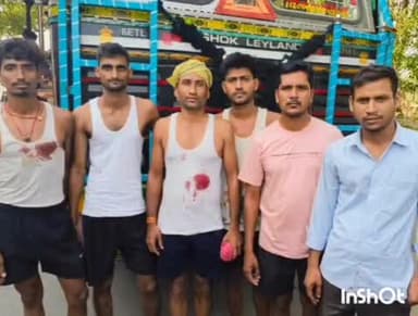 काराकाट: जमुना में दुर्घटना ग्रस्त टेलर के केबिन में फंसे चालक, सहचालक और अन्य की युवकों ने बचाई जान, एसपी करेंगे पुरस्कृत