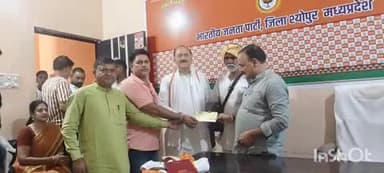 श्योपुर: सांसद निधि से 10 हितग्राहियों को चेक वितरित, भाजपा जिला कार्यालय पर आयोजन