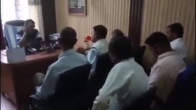 चम्पावत: शोर घाटी सस्ता गल्ला विक्रेता संगठन ने जिला पूर्ति अधिकारी से मिलकर ई-पोस मशीन लगाने का किया विरोध