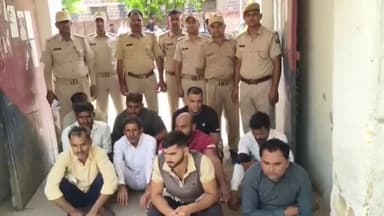 धौलपुर: अवैध रूप से चंबल रेता-बजरी परिवहन के मामलों में फरार 10 आरोपियों को पुलिस ने अलग-अलग स्थानों से किया गिरफ्तार