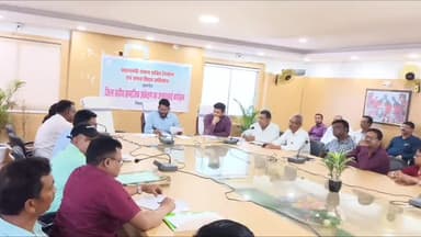 लोहरदगा: DRDA सभागार में पीएम पोषण व समग्र शिक्षा अभियान पर सामाजिक अंकेक्षण की जनसुनवाई, 20 विद्यालयों के मामलों का समाधान