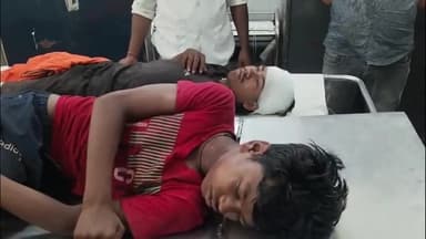 पीरटांड: जोभी गांव के संजीव सोरेन और मुकेश सोरेन सड़क हादसे में घायल, सदर अस्पताल में इलाज जारी